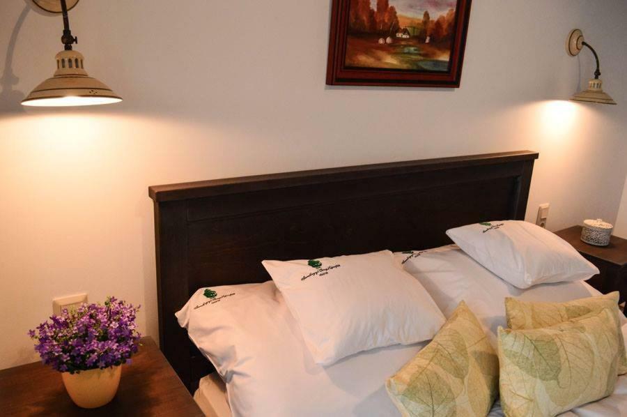 Somhegyi Oereg Harsfak Major Vendeghaz Bed & Breakfast Bakonybel Ngoại thất bức ảnh