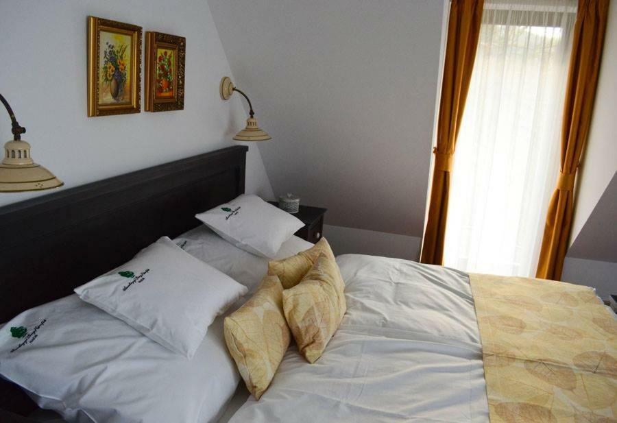 Somhegyi Oereg Harsfak Major Vendeghaz Bed & Breakfast Bakonybel Ngoại thất bức ảnh